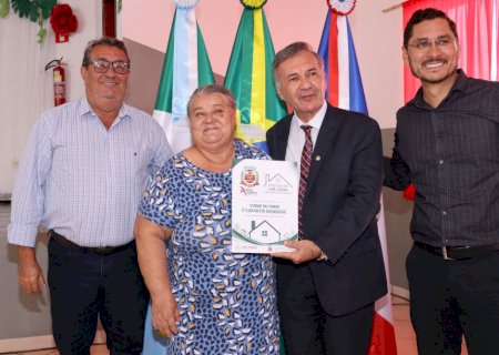 Angélica celebra entrega de 145 escrituras através do Programa Lar Legal