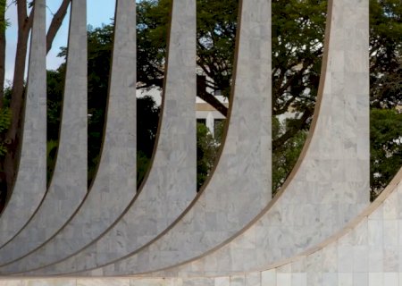 Moraes determina bloqueio de até R$ 6 bilhões do advogado Willer Tomaz